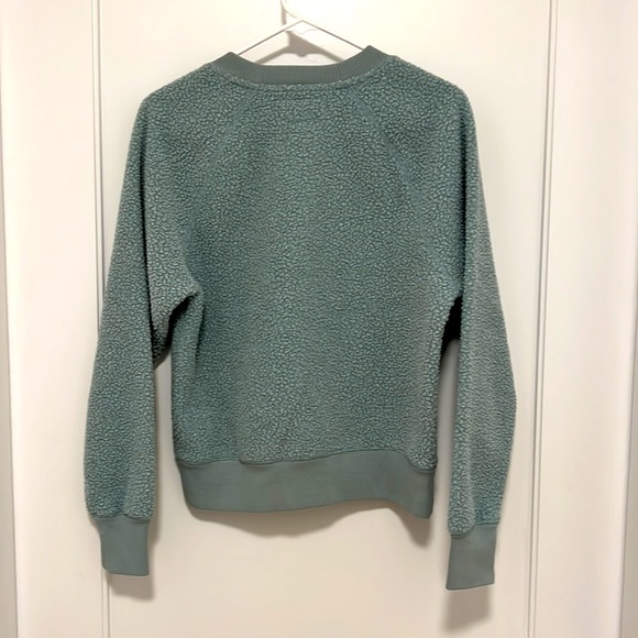 Everlane ReNew Fleece Raglan Crewneck Sweatshirt in Green (M) - Picture 2 of 3